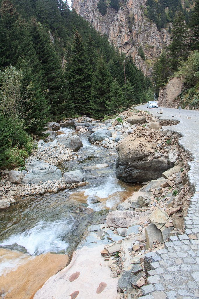 11-Road to Uzungöl.jpg